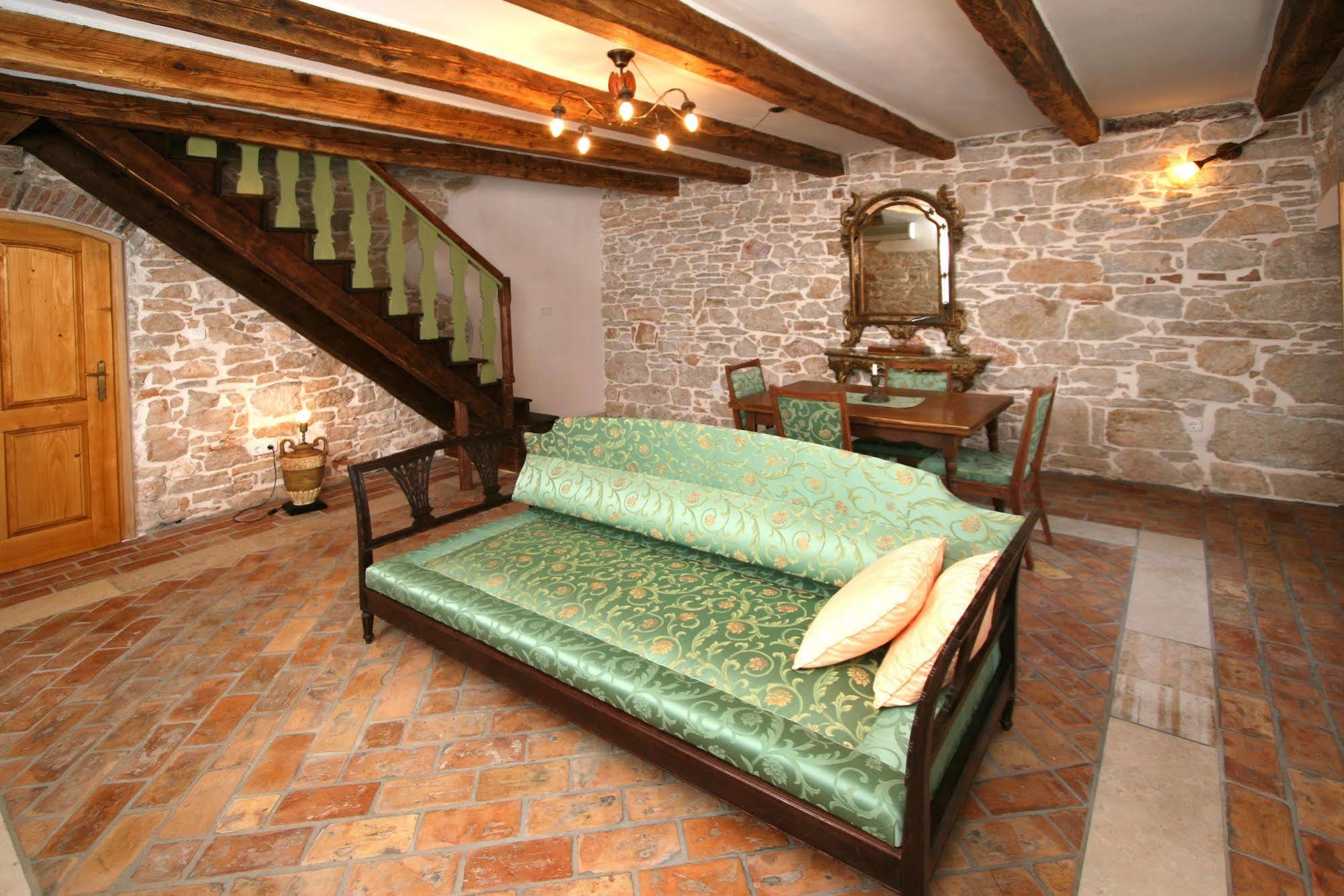 Bed and Breakfast Kastel Каштелир Экстерьер фото