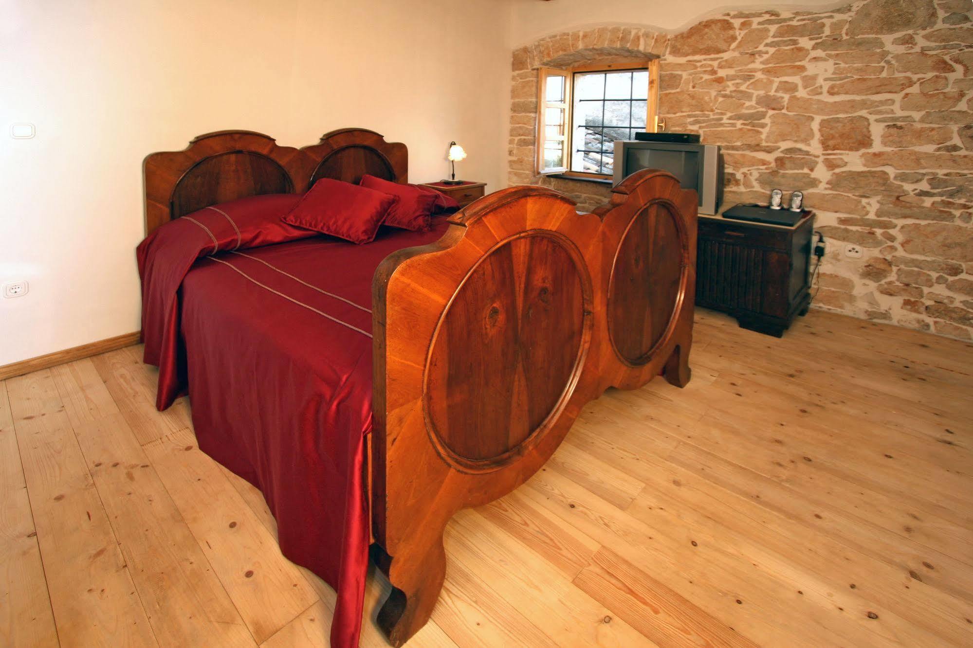 Bed and Breakfast Kastel Каштелир Экстерьер фото