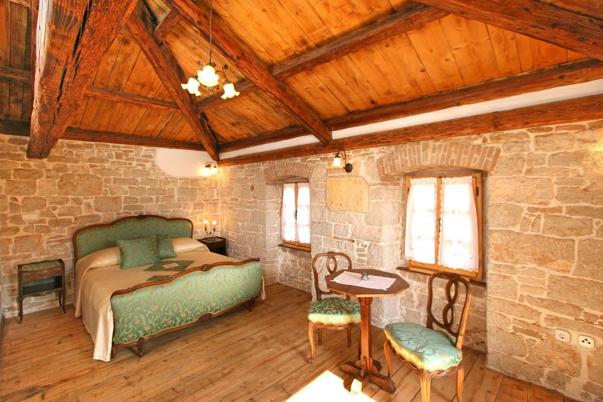 Bed and Breakfast Kastel Каштелир Экстерьер фото