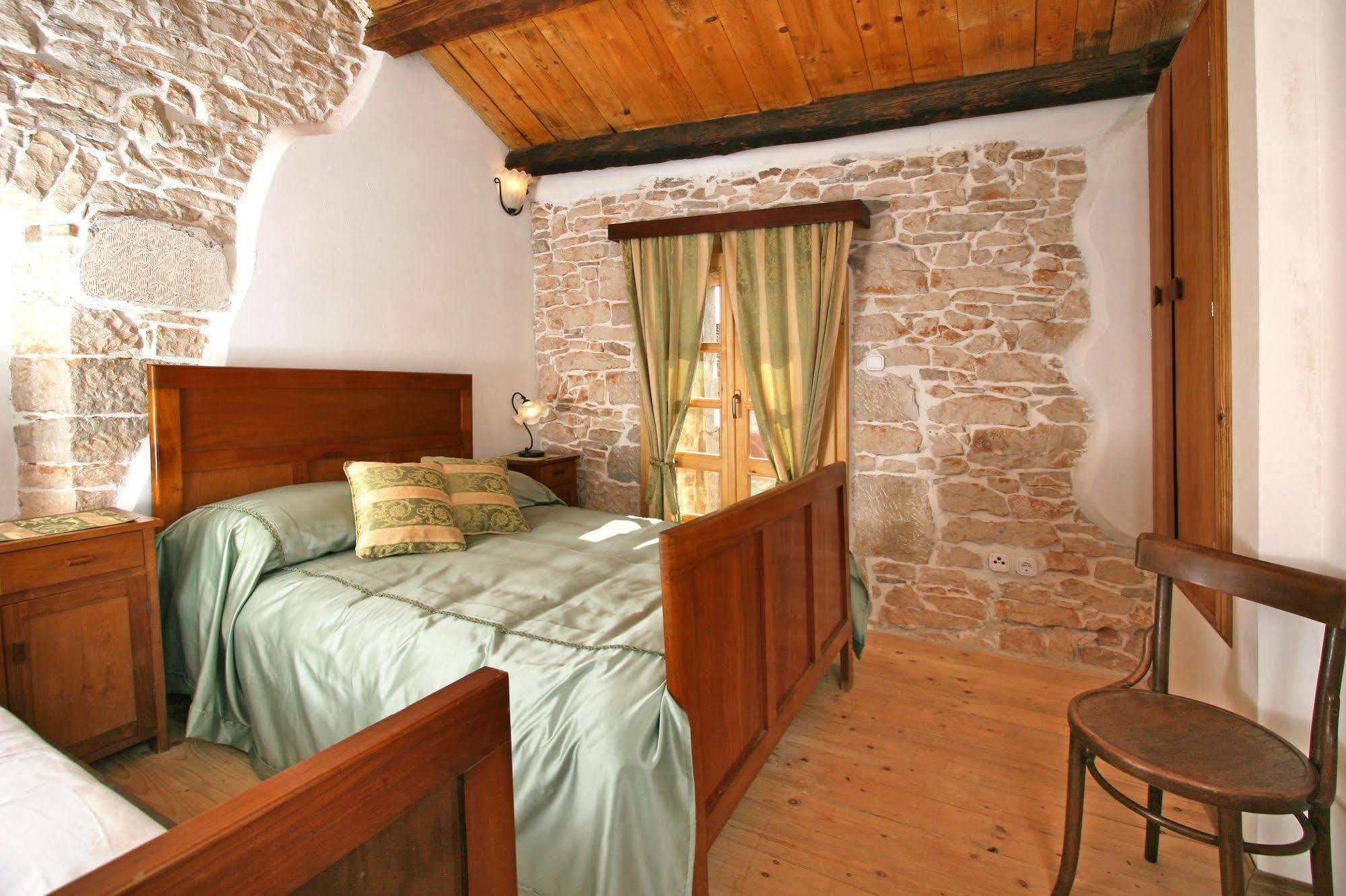 Bed and Breakfast Kastel Каштелир Экстерьер фото